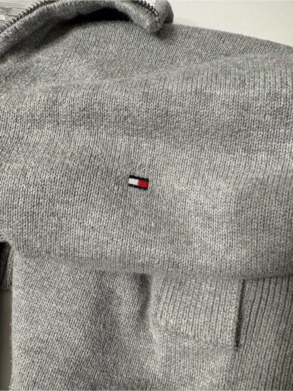 Tommy Hilfiger Men’s Light Gray Full-Zip Sweater with Cream Ribbed Collar - Picture 3 of 8